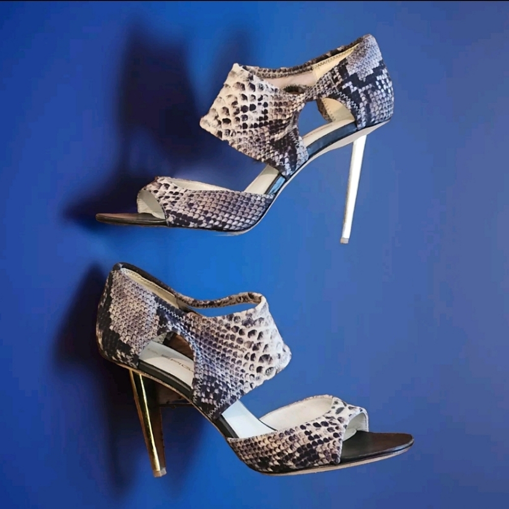 Via Spiga Mickey Snakeskin Patterned Heels Size 9.5 Colors cream black tan